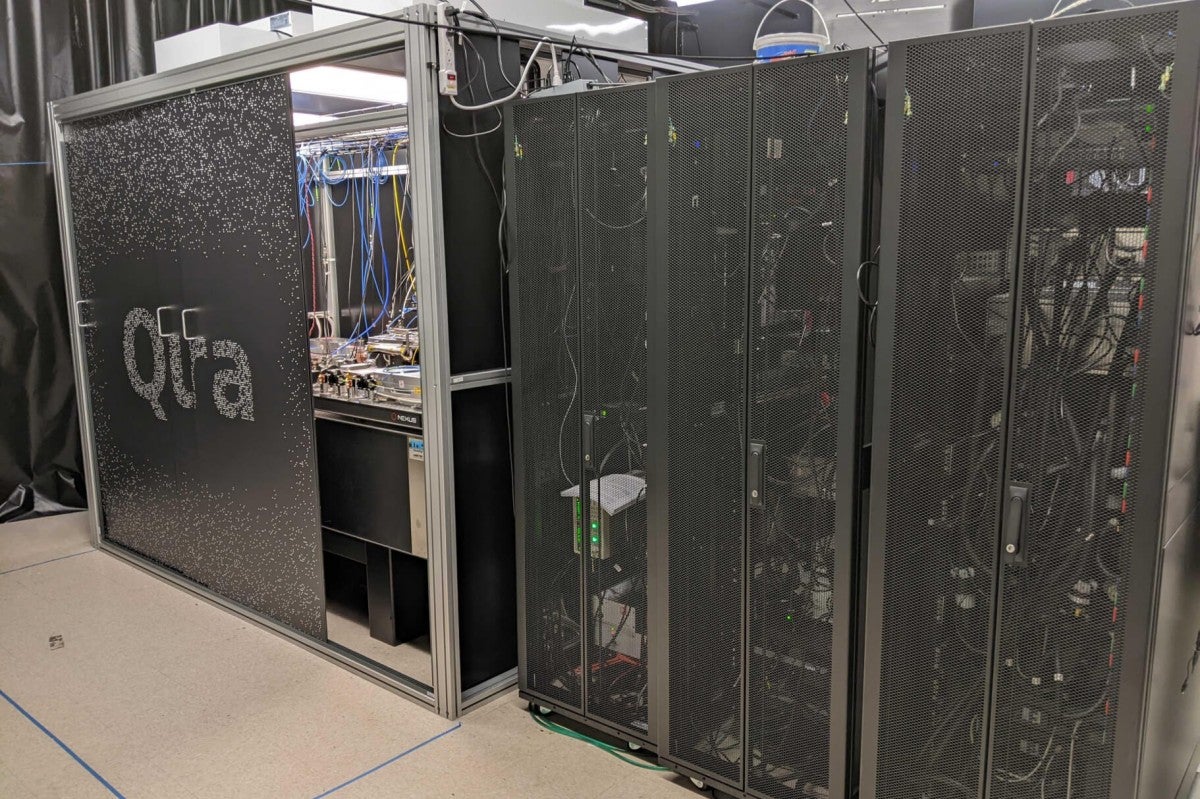 QuEra's Aquila neutral-atom quantum computer
